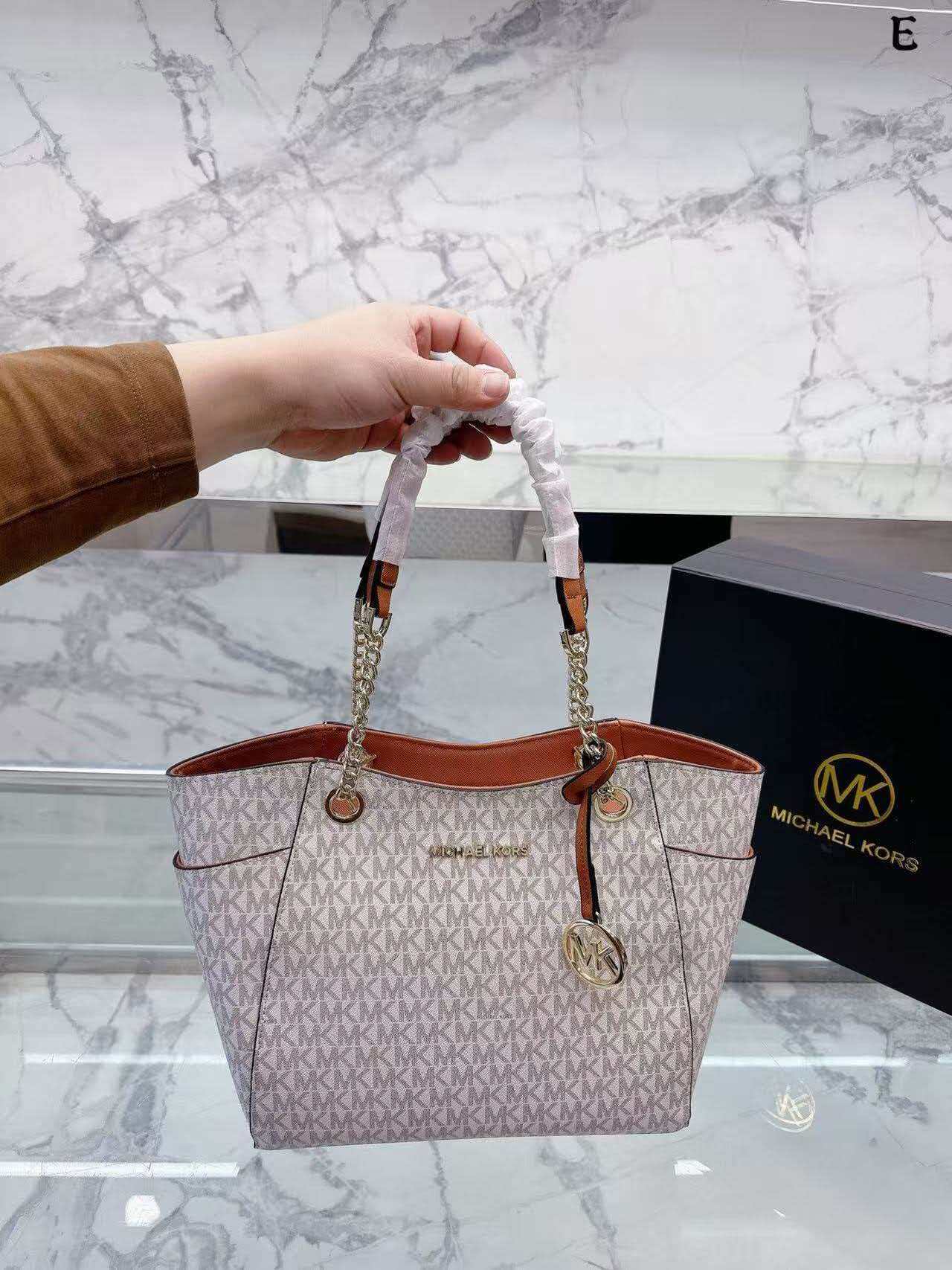 Michael Kors Jet Set 2026 Yeni - Women'S Bags Michael Kors incelemesi ve fiyatı